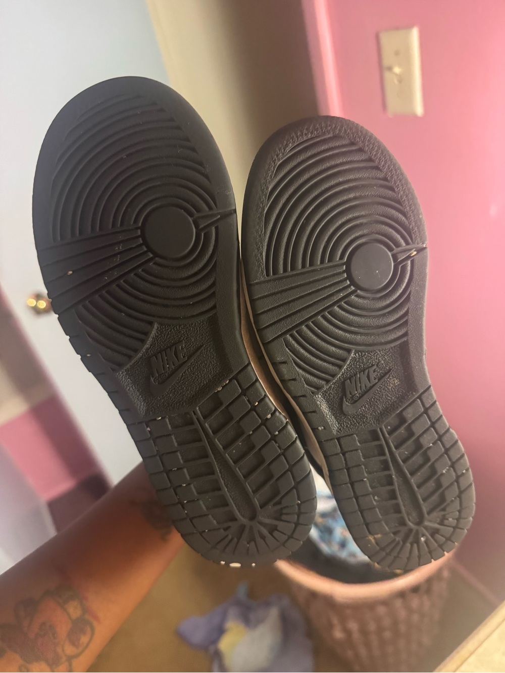 Nike Kids Black and White Low-Top Sneakers - Picture 5 of 5